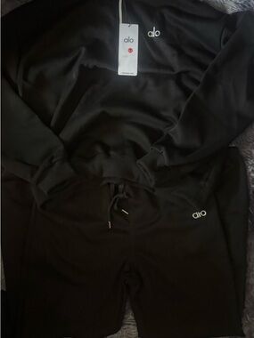 ALO Yoga Men’s Black Pullover Sweater & Cuffed Sweatpants